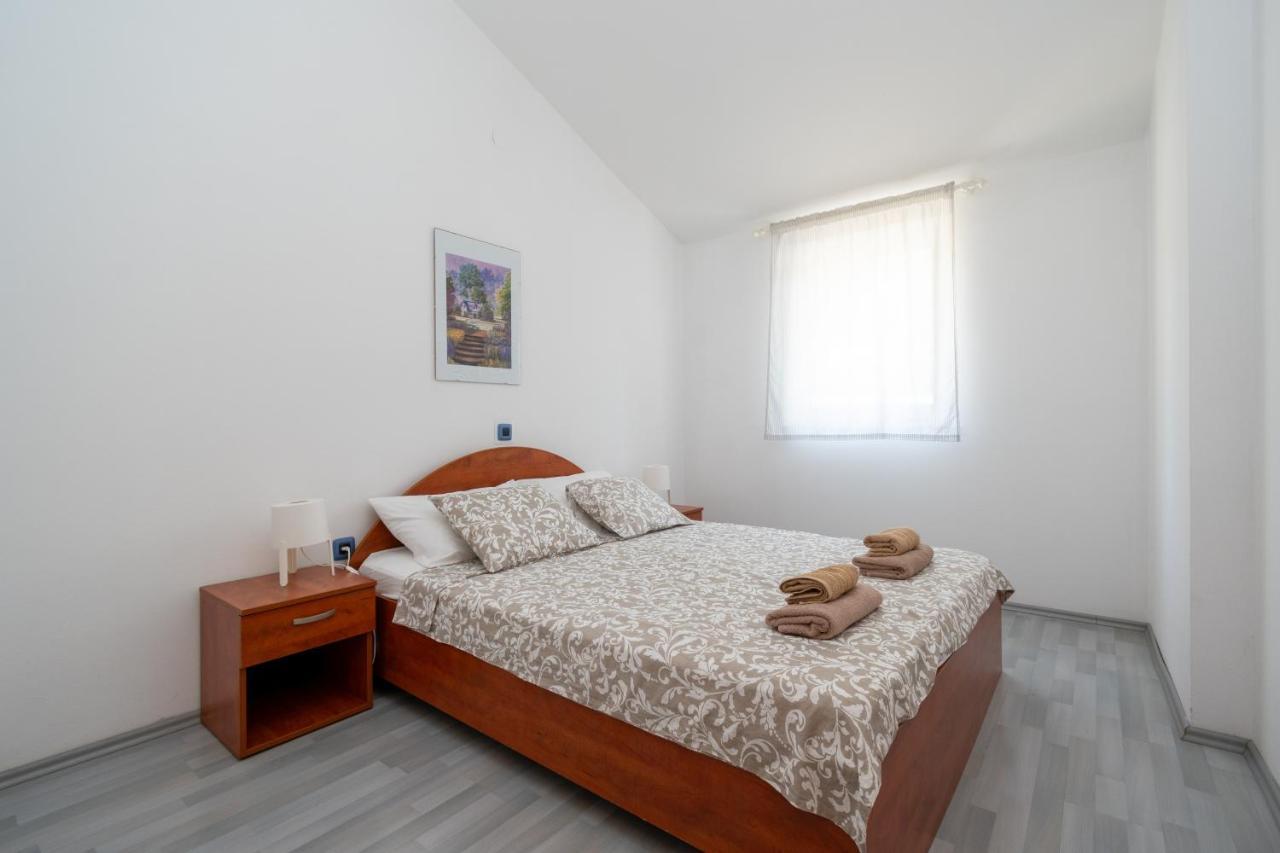 Apartments With A Parking Space Mandre, Pag - 16836 Exterior photo